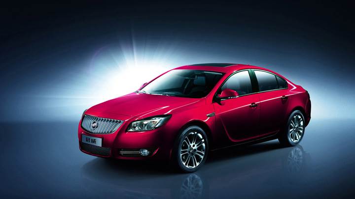 Side Pose Of 2008 Buick Regal 2.0 Turbo In Red